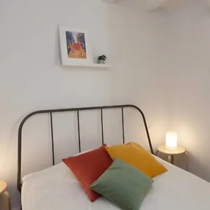 modern-comfy-apartment-close-to-ramblas.topbarcelonahotels.com/
